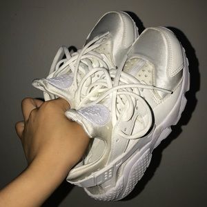 All White Huaraches 5.5 (KIDS)